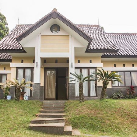 Aldeoz Villa Ciater Sarireja Екстер'єр фото