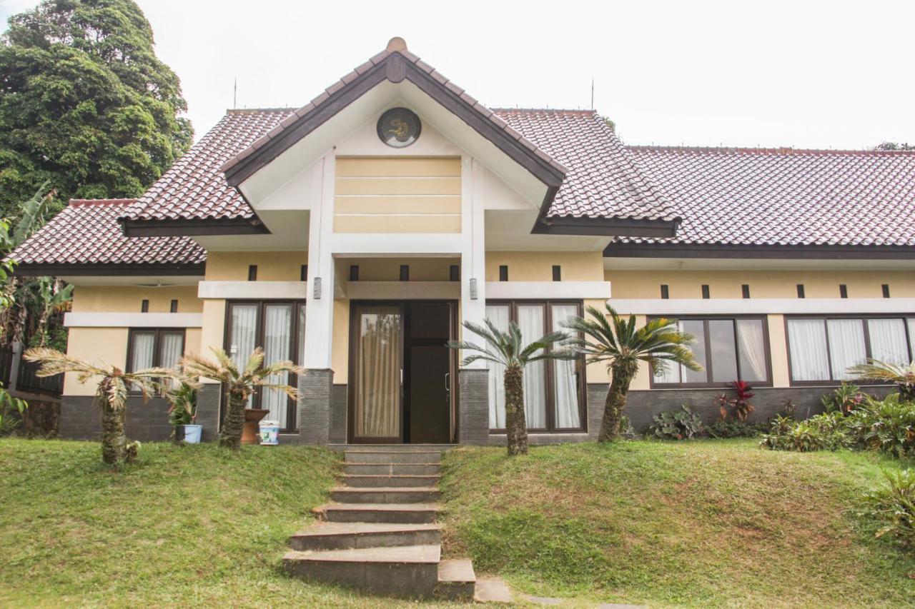 Aldeoz Villa Ciater Sarireja Екстер'єр фото