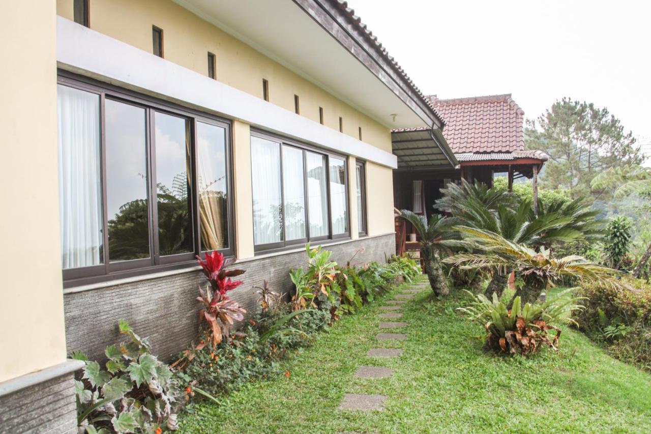 Aldeoz Villa Ciater Sarireja Екстер'єр фото